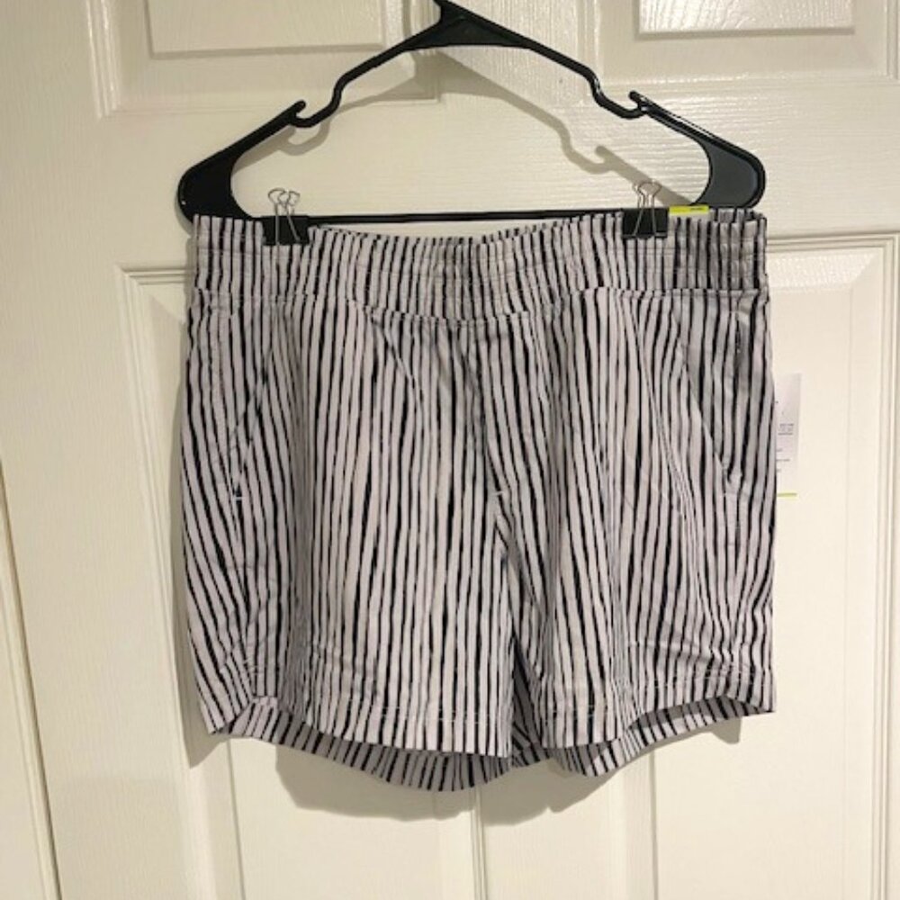 Old Navy Black and White shorts, size medium